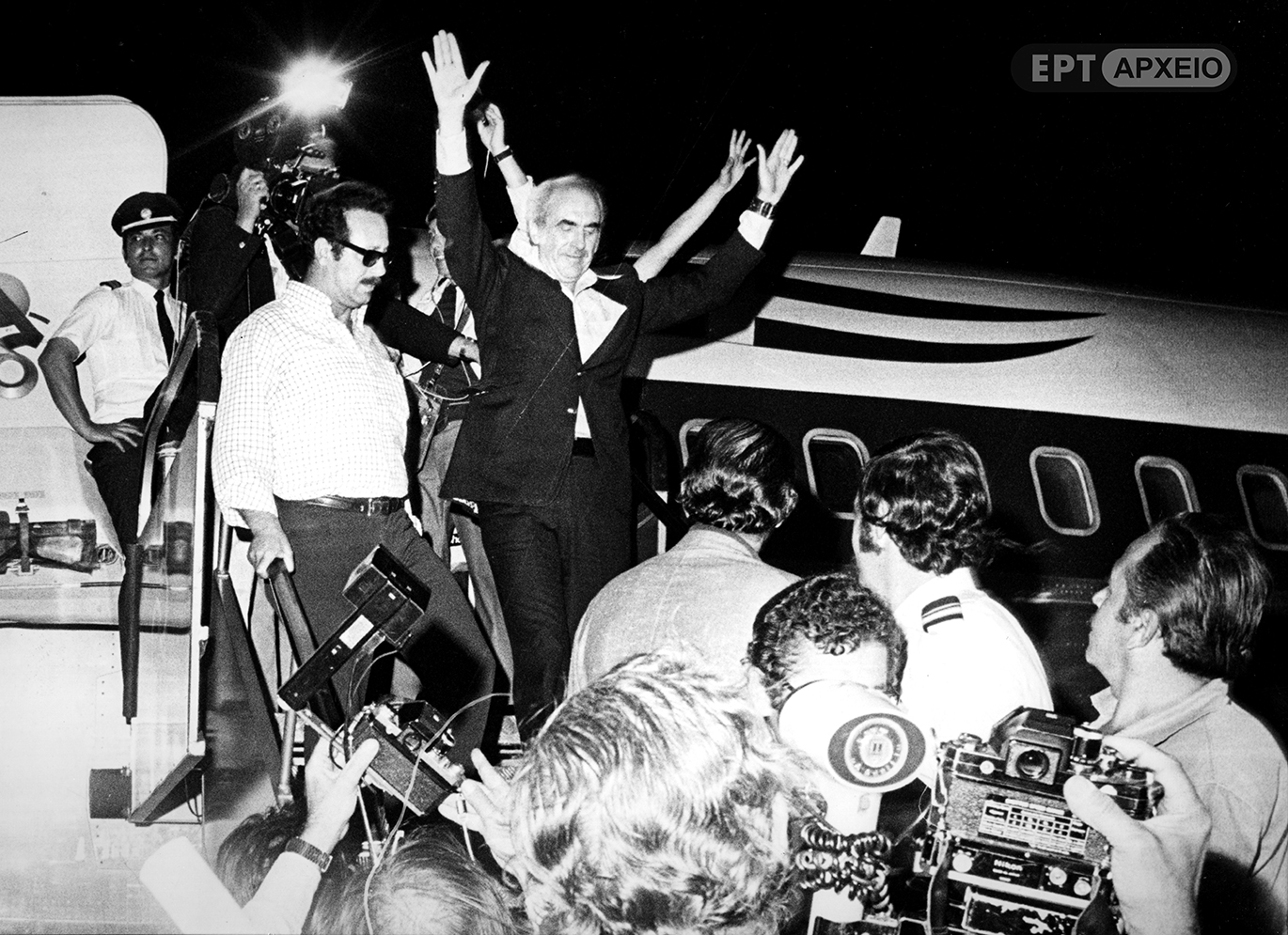 Η επιστροφή του Κωνσταντίνου Καραμανλή στην Ελλάδα μετά την πτώση της δικτατορίας
